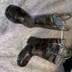 Boy light up rain boots